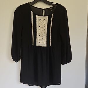 Monteau Black Top with White Detailing